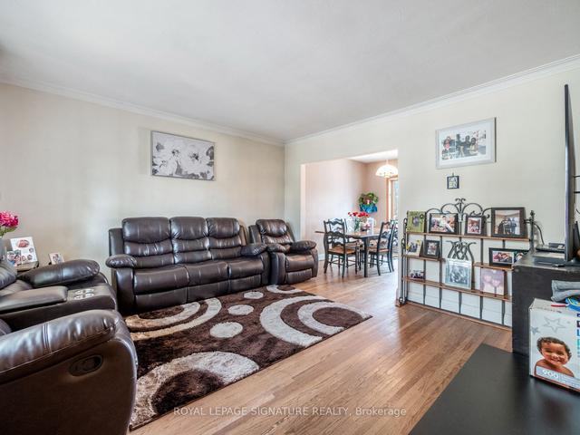 303 Bogert Ave, House detached with 4 bedrooms, 2 bathrooms and 3 parking in Toronto ON | Image 2