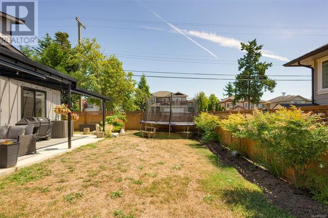 1699 Longacre Dr, House detached with 7 bedrooms, 5 bathrooms and 8 parking in Saanich BC | Image 59