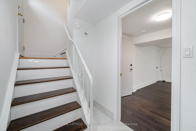 209 Pellatt Ave S, House semidetached with 3 bedrooms, 3 bathrooms and 7 parking in Toronto ON | Image 17