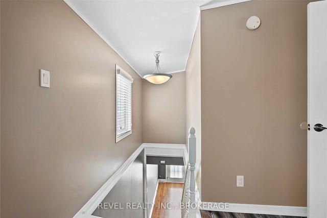 63 Lorne St, House detached with 4 bedrooms, 4 bathrooms and 7 parking in St. Catharines ON | Image 4
