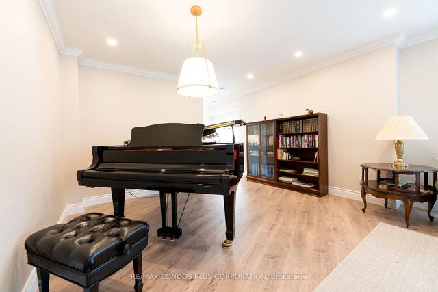 401 - 1387 Bayview Ave, Condo with 2 bedrooms, 2 bathrooms and 1 parking in Toronto ON | Image 4