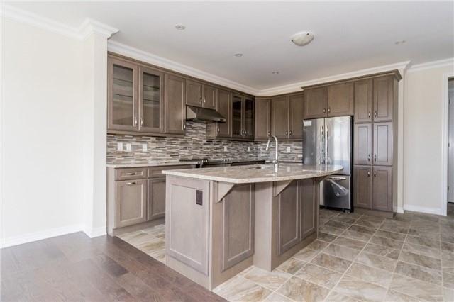 365 Dahlia Tr, House detached with 4 bedrooms, 3 bathrooms and 1 parking in Oakville ON | Image 4