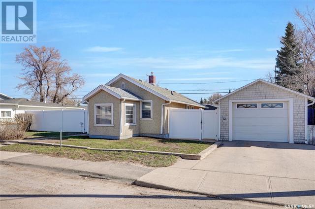 1337 Coteau Street W, House detached with 1 bedrooms, 1 bathrooms and null parking in Moose Jaw SK | Image 3