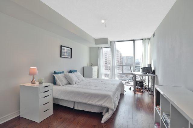 1003 - 156 Enfield Pl, Condo with 2 bedrooms, 2 bathrooms and 1 parking in Mississauga ON | Image 9