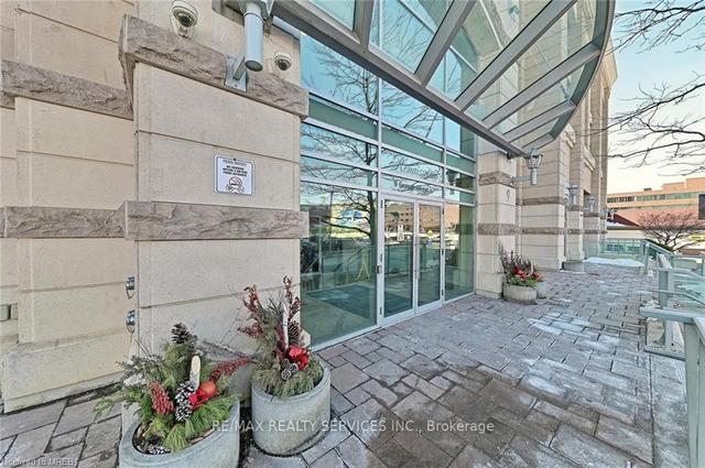2201 - 9 George St, Condo with 2 bedrooms, 1 bathrooms and 1 parking in Brampton ON | Image 23