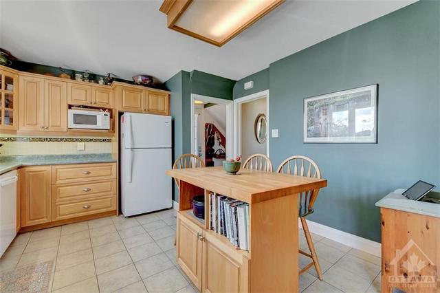 596 Wolffdale Crescent, House detached with 3 bedrooms, 2 bathrooms and 3 parking in Ottawa ON | Image 11