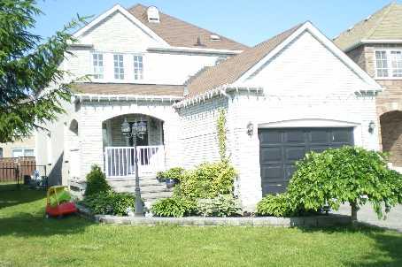 8 Twisted Oak St, House detached with 3 bedrooms, 3 bathrooms and 5 parking in Brampton ON | Image 1