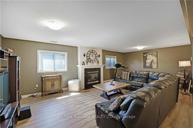 7228 Kelly Dr, House detached with 3 bedrooms, 2 bathrooms and 3 parking in Niagara Falls ON | Image 13