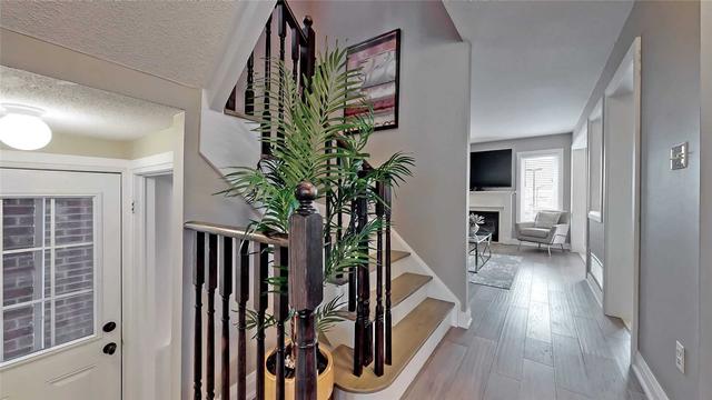19 Westcliffe Cres, House attached with 3 bedrooms, 3 bathrooms and 2 parking in Richmond Hill ON | Image 10