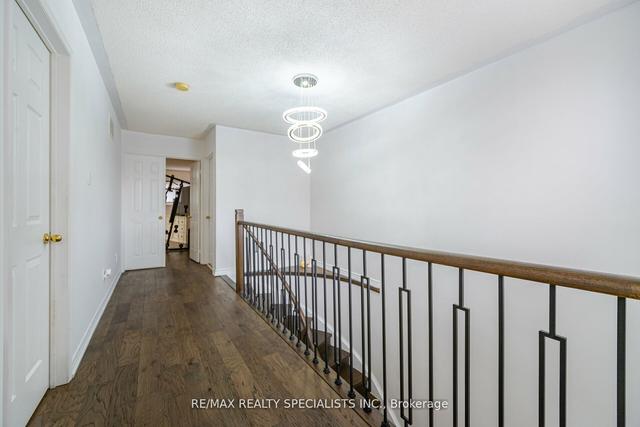 21 Bighorn Cres, House detached with 4 bedrooms, 4 bathrooms and 6 parking in Brampton ON | Image 14
