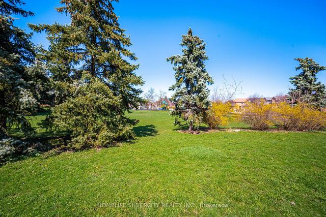 92 Cedarwood Cres, House attached with 3 bedrooms, 3 bathrooms and 3 parking in Brampton ON | Image 32