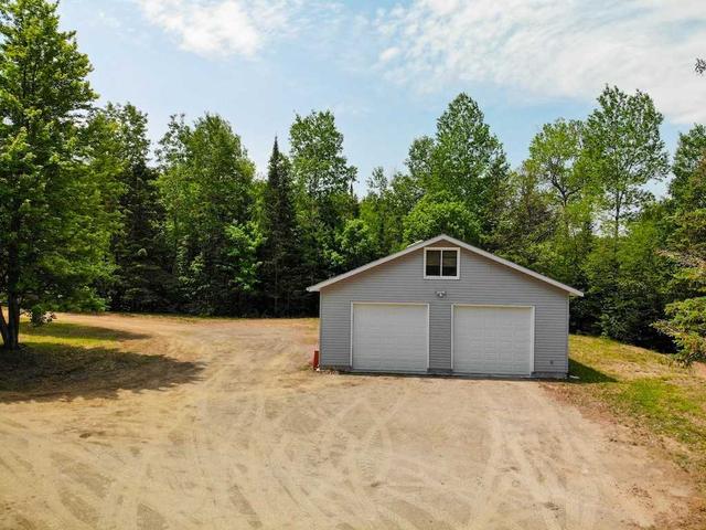 1881 Highway 127 Rd, House detached with 2 bedrooms, 1 bathrooms and 23 parking in Hastings Highlands ON | Image 25