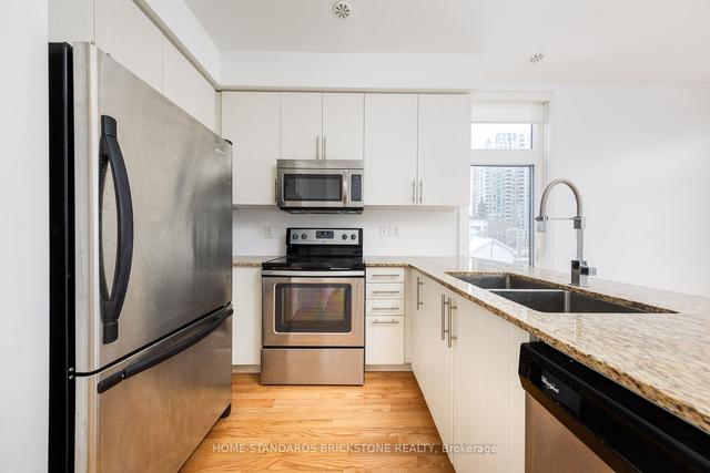 10 - 11 Eldora Ave, Townhouse with 2 bedrooms, 2 bathrooms and 1 parking in Toronto ON | Image 2