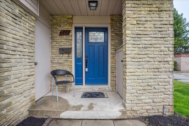 544 Forestwood Cres, Townhouse with 3 bedrooms, 2 bathrooms and 2 parking in Burlington ON | Image 23