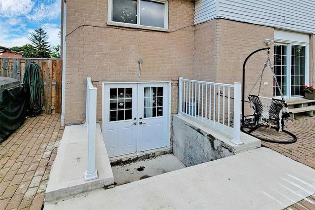 8 Littleleaf Dr, House detached with 3 bedrooms, 3 bathrooms and 3 parking in Toronto ON | Image 21