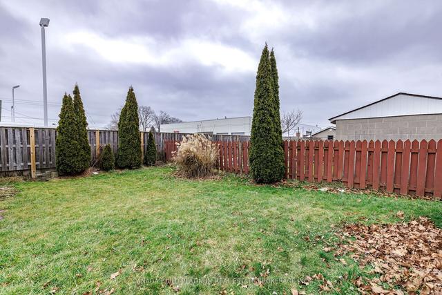 7156 Warden Ave E, House detached with 3 bedrooms, 1 bathrooms and 7 parking in Niagara Falls ON | Image 3
