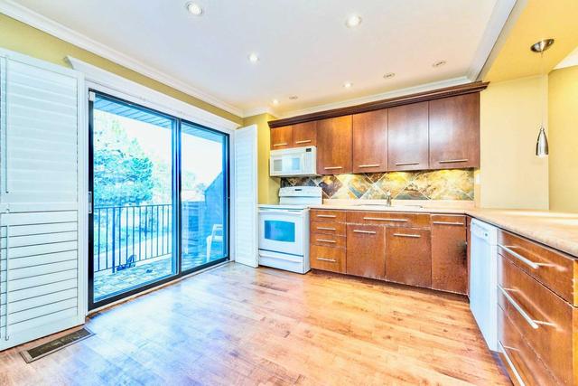 3 - 1051 Cedarglen Gate, Townhouse with 3 bedrooms, 3 bathrooms and 2 parking in Mississauga ON | Image 6