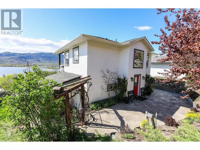 4004 39th Street, House detached with 2 bedrooms, 2 bathrooms and 3 parking in Okanagan Similkameen A BC | Image 4