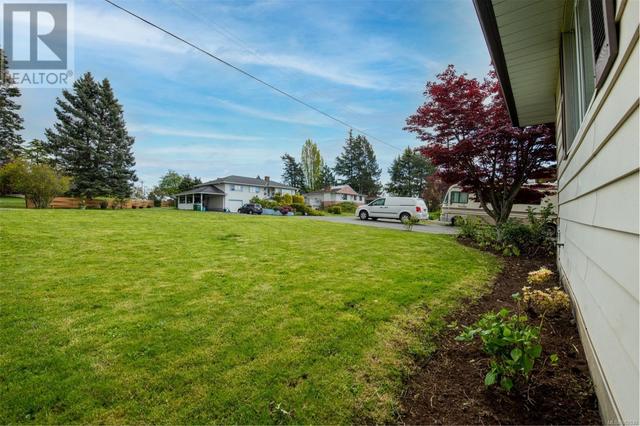 3696 Raymond St S, House detached with 4 bedrooms, 2 bathrooms and 5 parking in Saanich BC | Image 25
