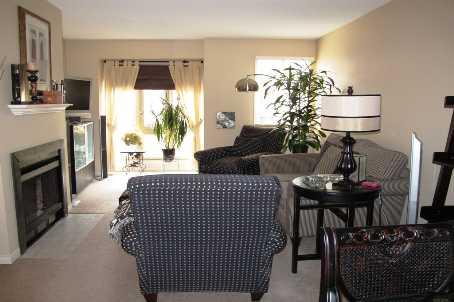110 - 895 Maple Ave, Townhouse with 2 bedrooms, 2 bathrooms and 1 parking in Burlington ON | Image 2