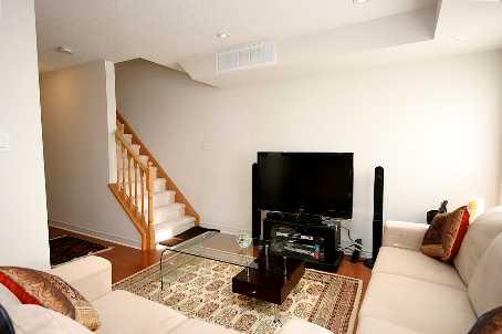 282 - 306 John St, Townhouse with 2 bedrooms, 2 bathrooms and 1 parking in Markham ON | Image 2