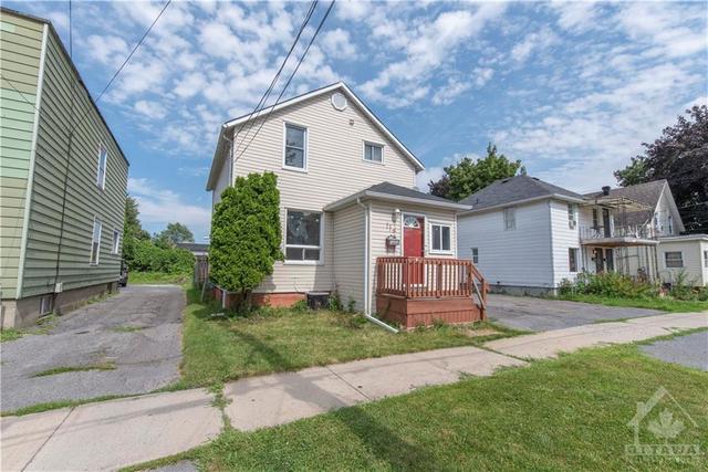 114 Lawrence Avenue, House detached with 3 bedrooms, 2 bathrooms and 3 parking in Cornwall ON | Image 1