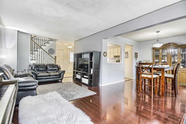 653 Berwick Cres, House semidetached with 4 bedrooms, 2 bathrooms and 3 parking in Oshawa ON | Image 7