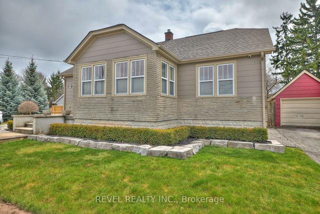 5994 Prospect St, House detached with 2 bedrooms, 2 bathrooms and 11 parking in Niagara Falls ON | Image 1