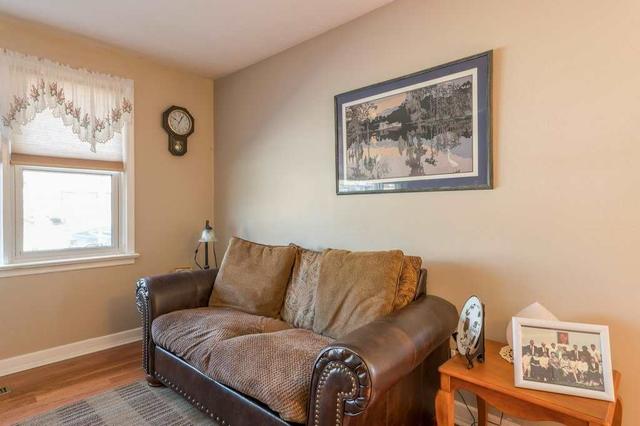 691 Victory Cres, House detached with 3 bedrooms, 2 bathrooms and 3 parking in Peterborough ON | Image 4