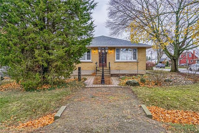 3 Mary Street, House detached with 2 bedrooms, 1 bathrooms and 5 parking in St. Catharines ON | Image 3