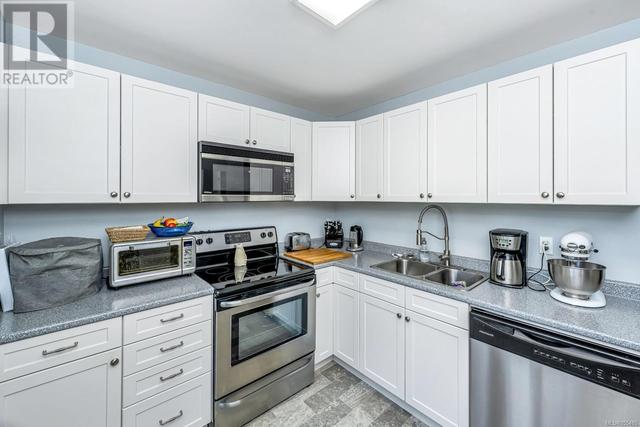 203 - 940 Inverness Rd, Condo with 2 bedrooms, 2 bathrooms and 1 parking in Saanich BC | Image 8