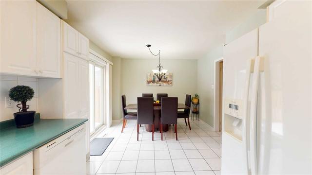 54 Tumbleweed Crt, House attached with 3 bedrooms, 3 bathrooms and 5 parking in Vaughan ON | Image 8