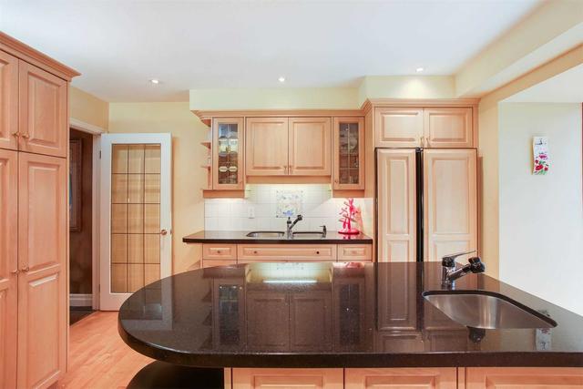 13 Fernside Crt N, House detached with 4 bedrooms, 4 bathrooms and 4 parking in Toronto ON | Image 6