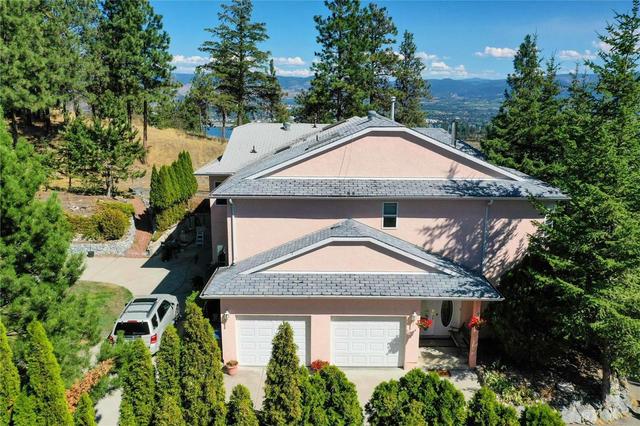 946 Pinewood Place, House detached with 4 bedrooms, 4 bathrooms and 6 parking in West Kelowna BC | Card Image