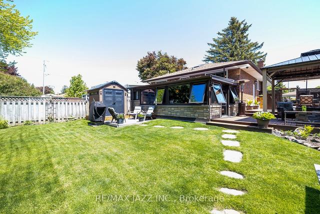 122 Lorindale Dr, House detached with 2 bedrooms, 2 bathrooms and 4 parking in Oshawa ON | Image 25