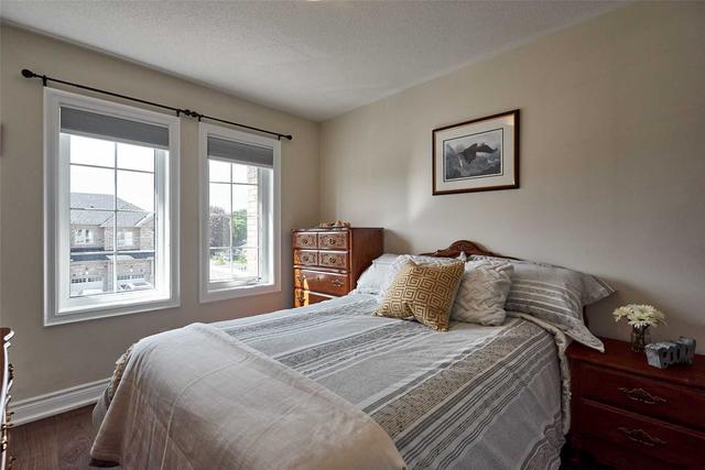 75 Rimrock Cres, House attached with 3 bedrooms, 3 bathrooms and 3 parking in Whitby ON | Image 17