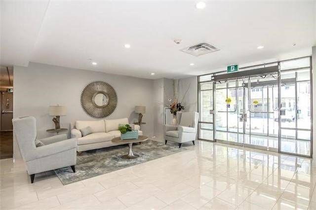 203 - 35 Southshore Cres, Condo with 1 bedrooms, 1 bathrooms and 1 parking in Hamilton ON | Image 2