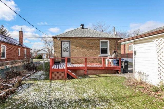 81 Presley Ave, House detached with 2 bedrooms, 1 bathrooms and 4 parking in Toronto ON | Image 2