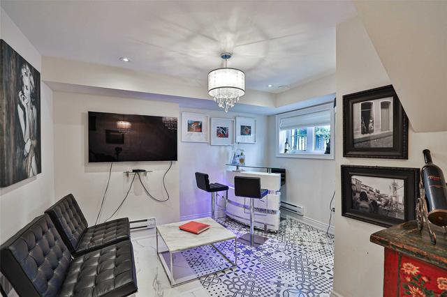 1044b Islington Ave, Townhouse with 3 bedrooms, 4 bathrooms and 2 parking in Toronto ON | Image 24