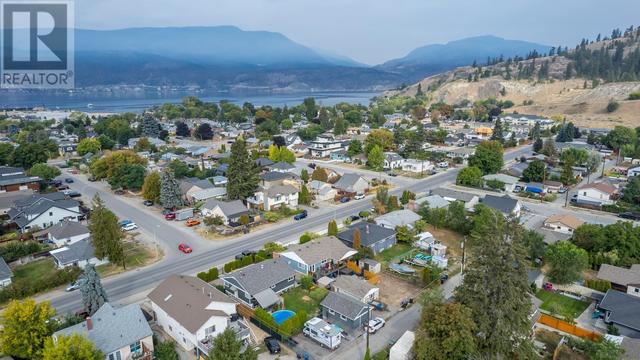 845 Richter Street, House detached with 5 bedrooms, 2 bathrooms and 1 parking in Kelowna BC | Image 2
