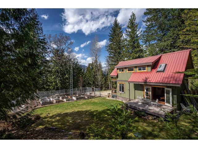 8788 Highway 6, House detached with 2 bedrooms, 2 bathrooms and null parking in Central Kootenay H BC | Image 49