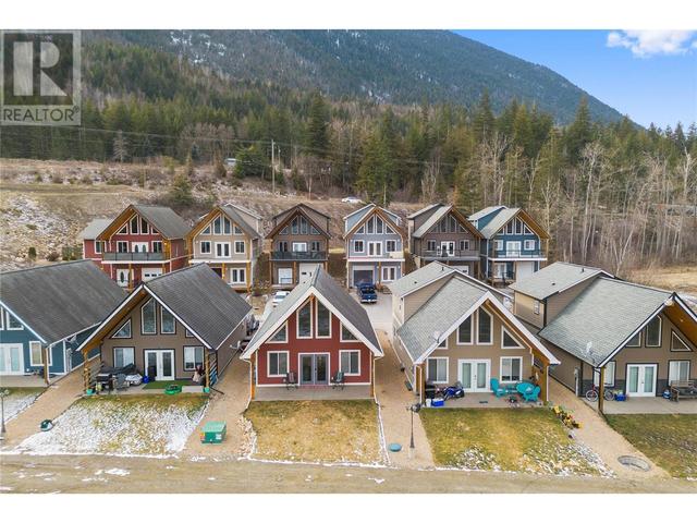 6 - 5211 Trans Canada Highway, House detached with 3 bedrooms, 2 bathrooms and 2 parking in Columbia Shuswap C BC | Image 4