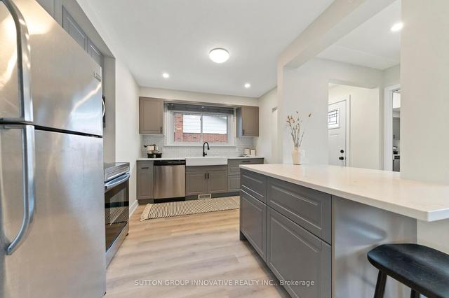 627 Upper Ottawa St, House detached with 2 bedrooms, 2 bathrooms and 5 parking in Hamilton ON | Image 32
