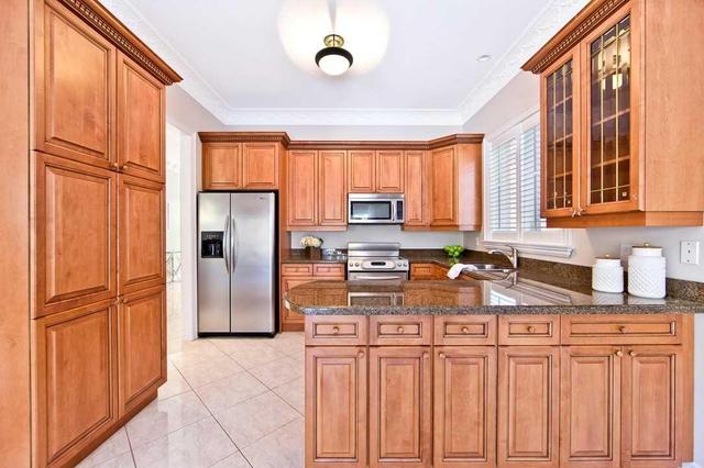 66 Canterbury Crt, House detached with 3 bedrooms, 4 bathrooms and 6 parking in Richmond Hill ON | Image 6