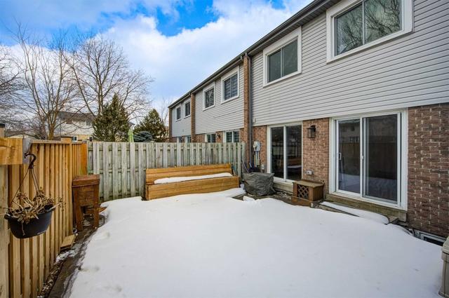 500 Osgoode Dr N, Townhouse with 4 bedrooms, 2 bathrooms and 2 parking in London ON | Image 9