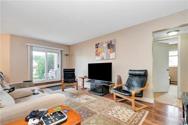 6 - 268 Lorry Greenberg Drive, Condo with 2 bedrooms, 1 bathrooms and 1 parking in Ottawa ON | Image 4