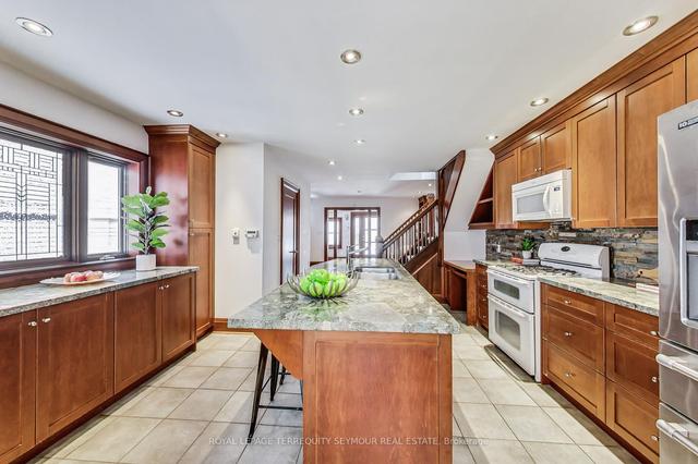 435 Balliol St, House detached with 3 bedrooms, 3 bathrooms and 2 parking in Toronto ON | Image 3