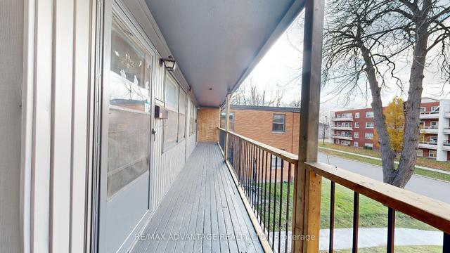 186 Queen St, House detached with 0 bedrooms, 0 bathrooms and 32 parking in Sarnia ON | Image 2