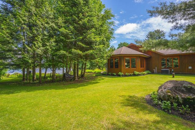 2631 Kashagawigamog Lake Rd, House detached with 3 bedrooms, 2 bathrooms and 8 parking in Dysart et al ON | Image 11