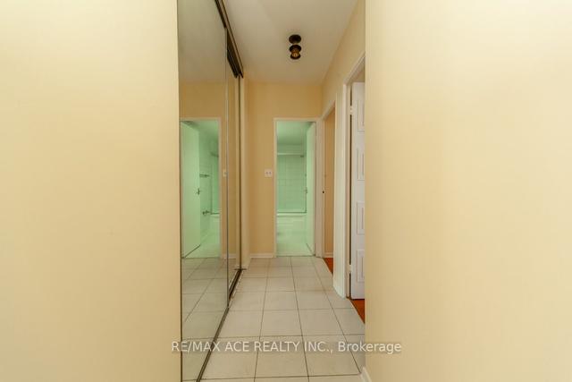 1206 - 3 Massey Sq, Condo with 2 bedrooms, 1 bathrooms and 1 parking in Toronto ON | Image 4